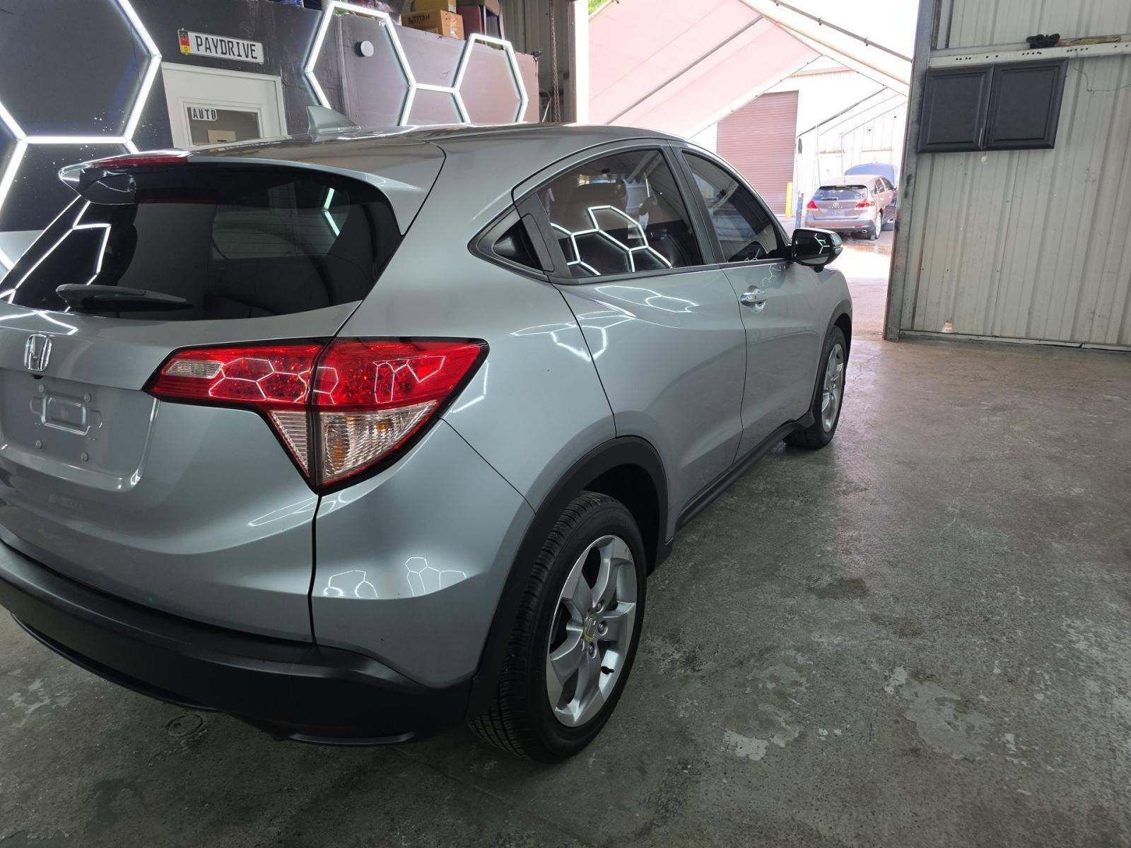 Used 2017 Honda HR-V EX image 3
