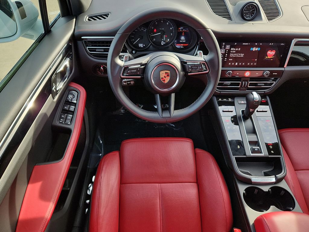 Certified 2025 Porsche Macan image 15