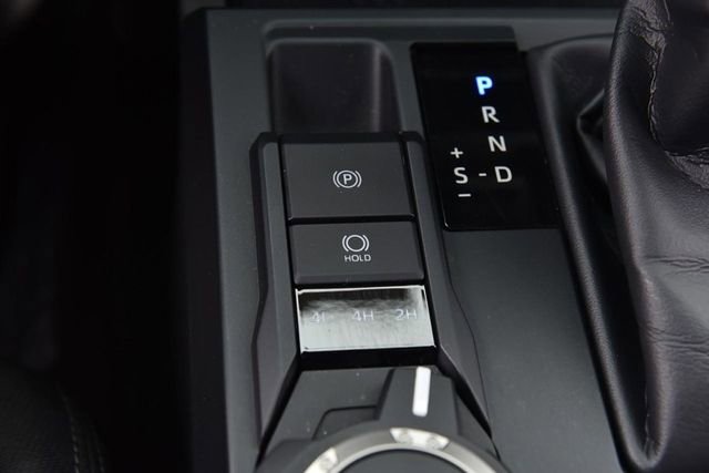 Used 2025 Toyota Tacoma SR AWD/4WD image 16