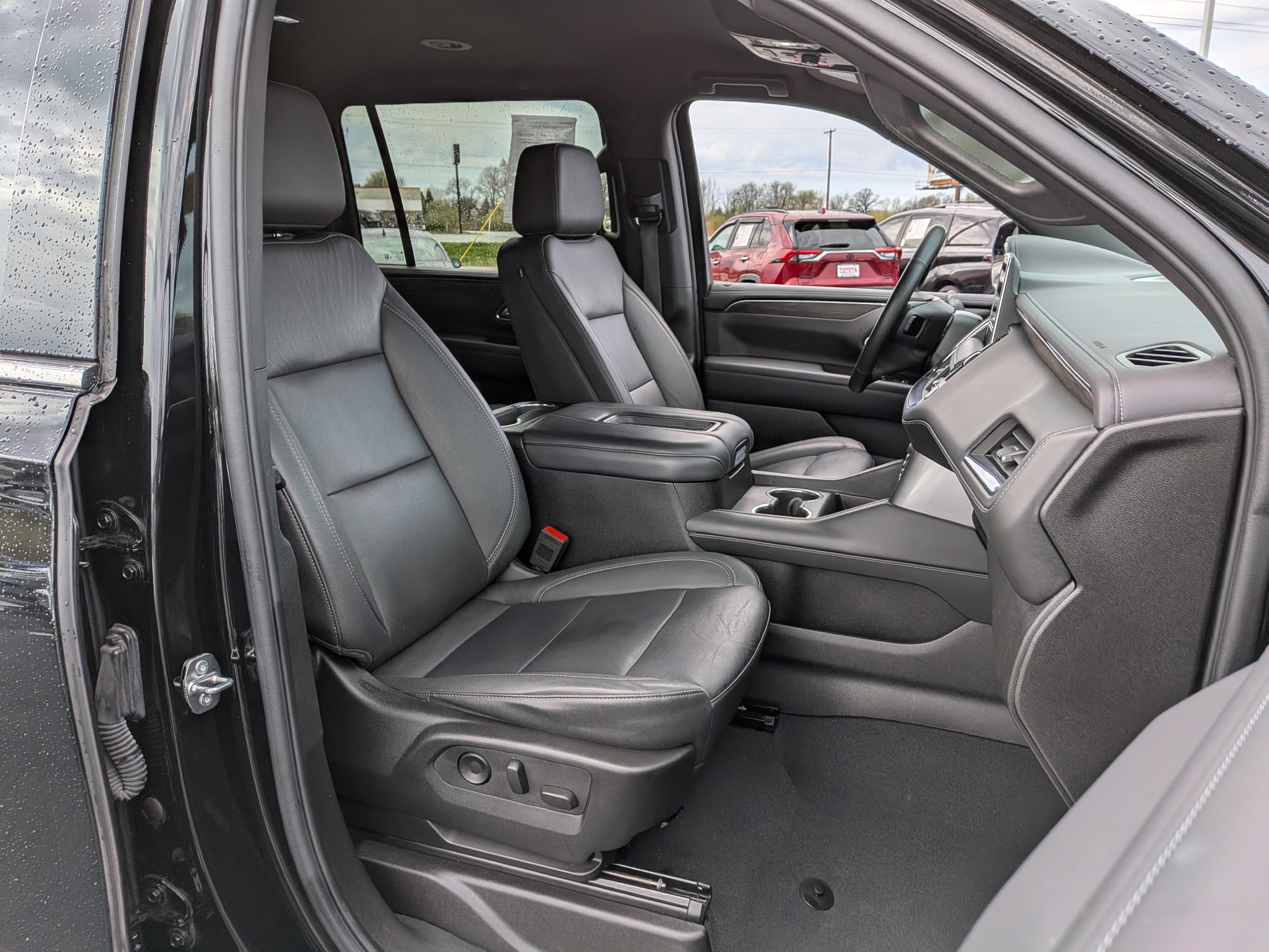 Used 2024 Chevrolet Suburban LT w/ Luxury Package image 23
