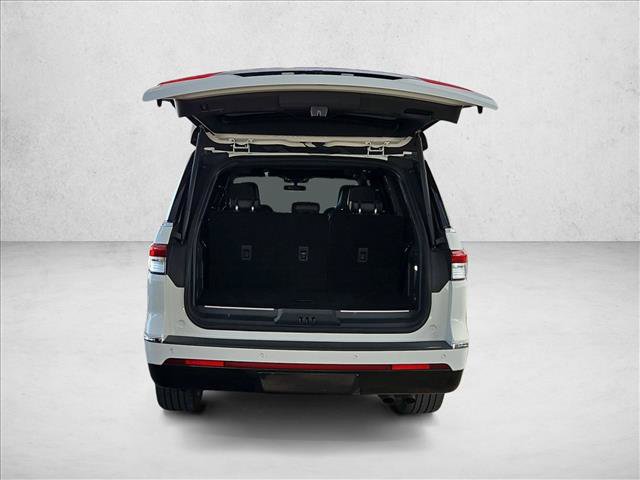 Used 2024 Lincoln Navigator Reserve AWD/4WD image 7