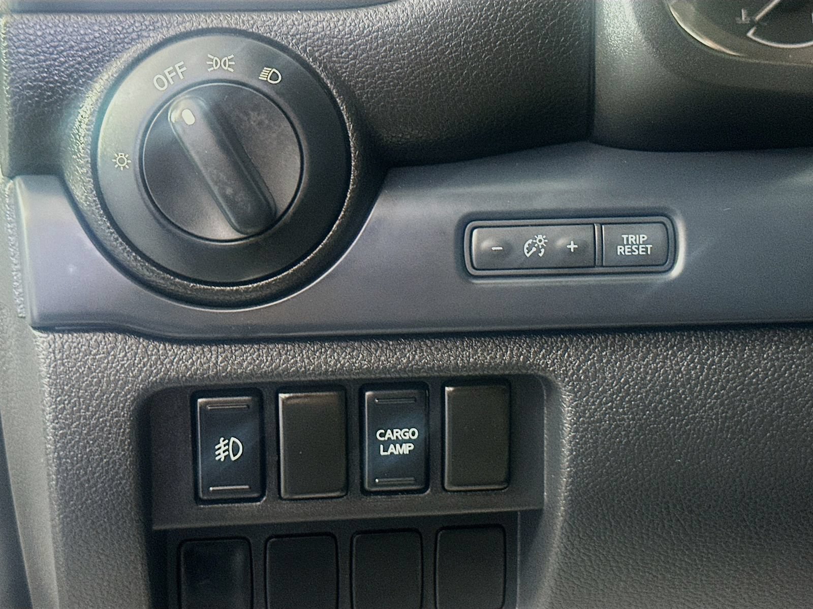 Used 2017 Nissan Titan S AWD/4WD image 10