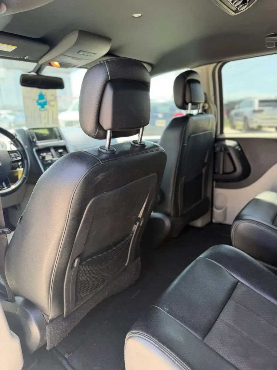 Used 2020 Dodge Grand Caravan SXT FWD image 17