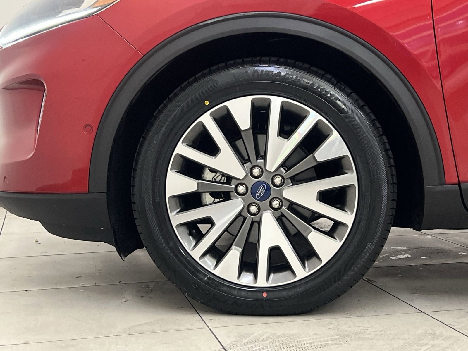 Used 2020 Ford Escape Titanium image 10