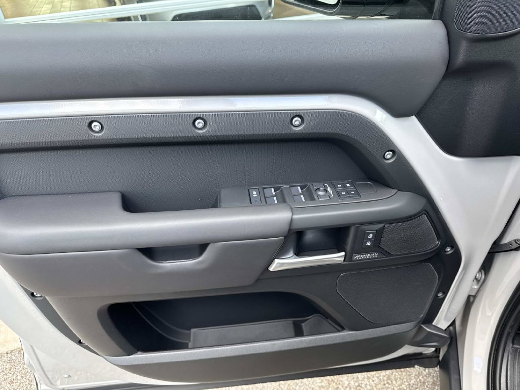 New 2026 Land Rover Defender 110 X-Dynamic SE AWD/4WD image 19