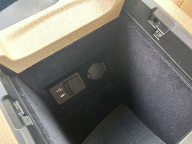 Used 2013 Lexus ES 300h w/ Luxury Pkg image 18