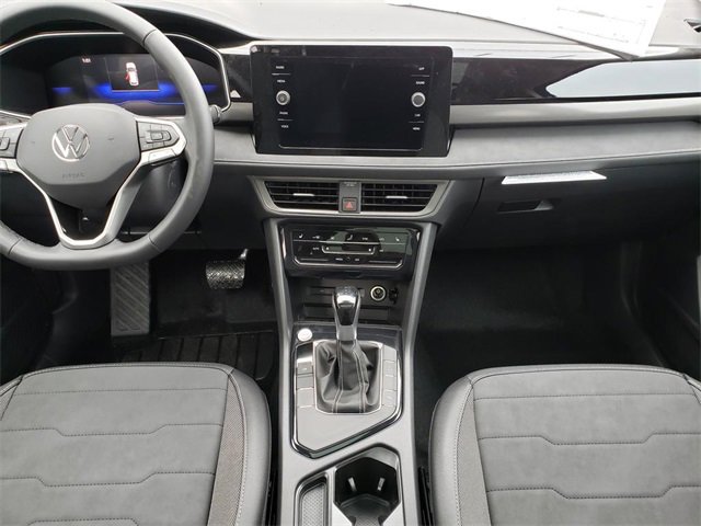 New 2026 Volkswagen Taos SE image 9