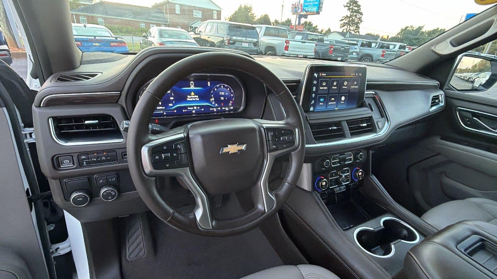 Used 2023 Chevrolet Suburban LT RWD image 28