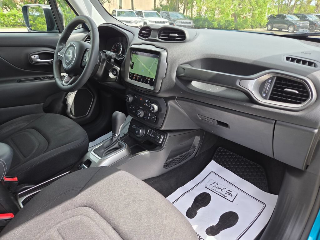 Used 2022 Jeep Renegade Latitude AWD/4WD image 14