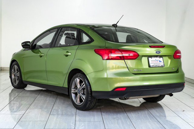 Used 2018 Ford Focus SE w/ SE Appearance Package image 8