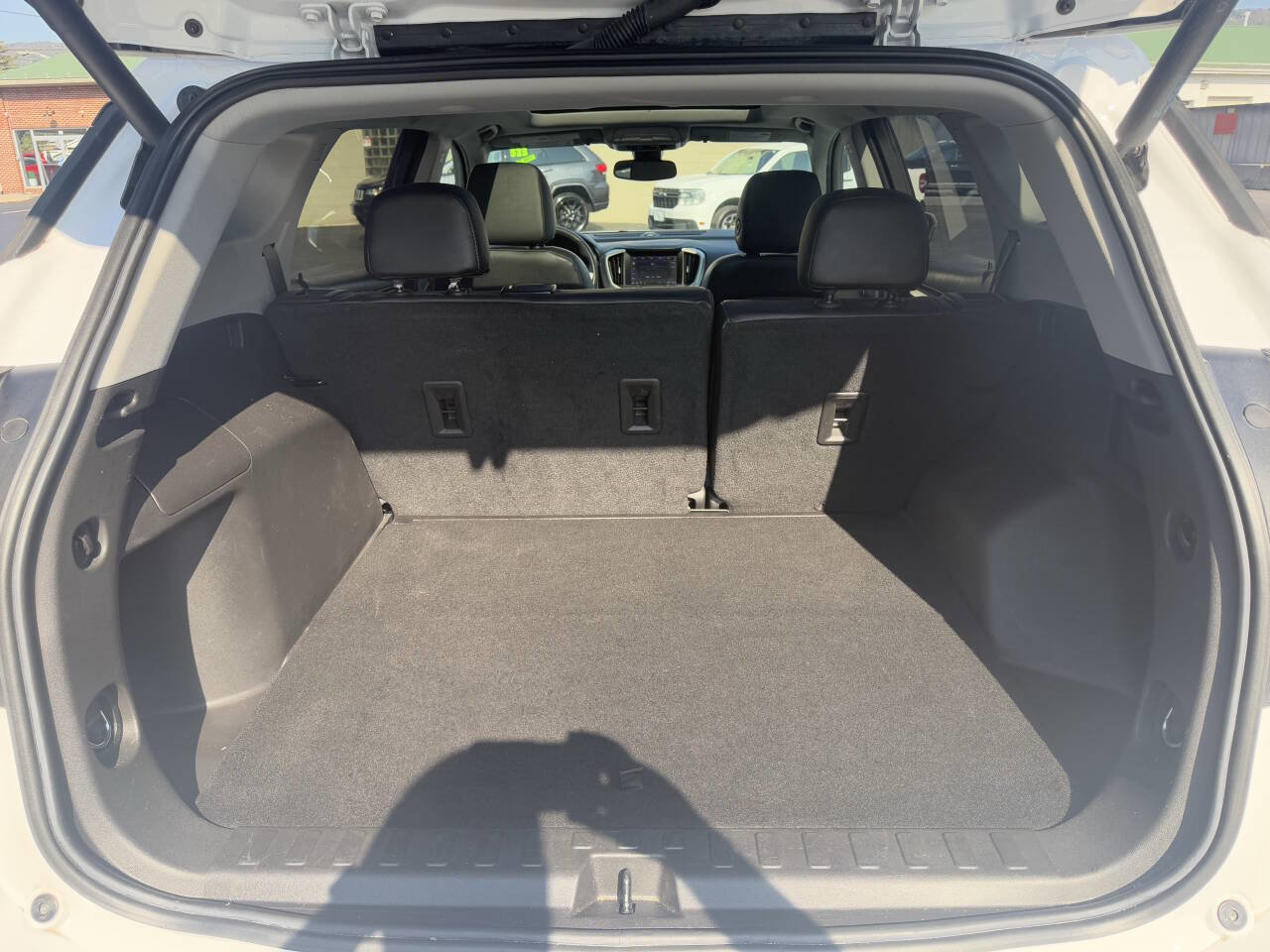 Used 2022 GMC Terrain SLE w/ Driver Convenience Package image 16