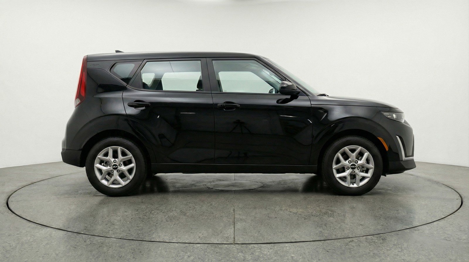 Used 2025 Kia Soul LX w/ LX Technology Package FWD image 11