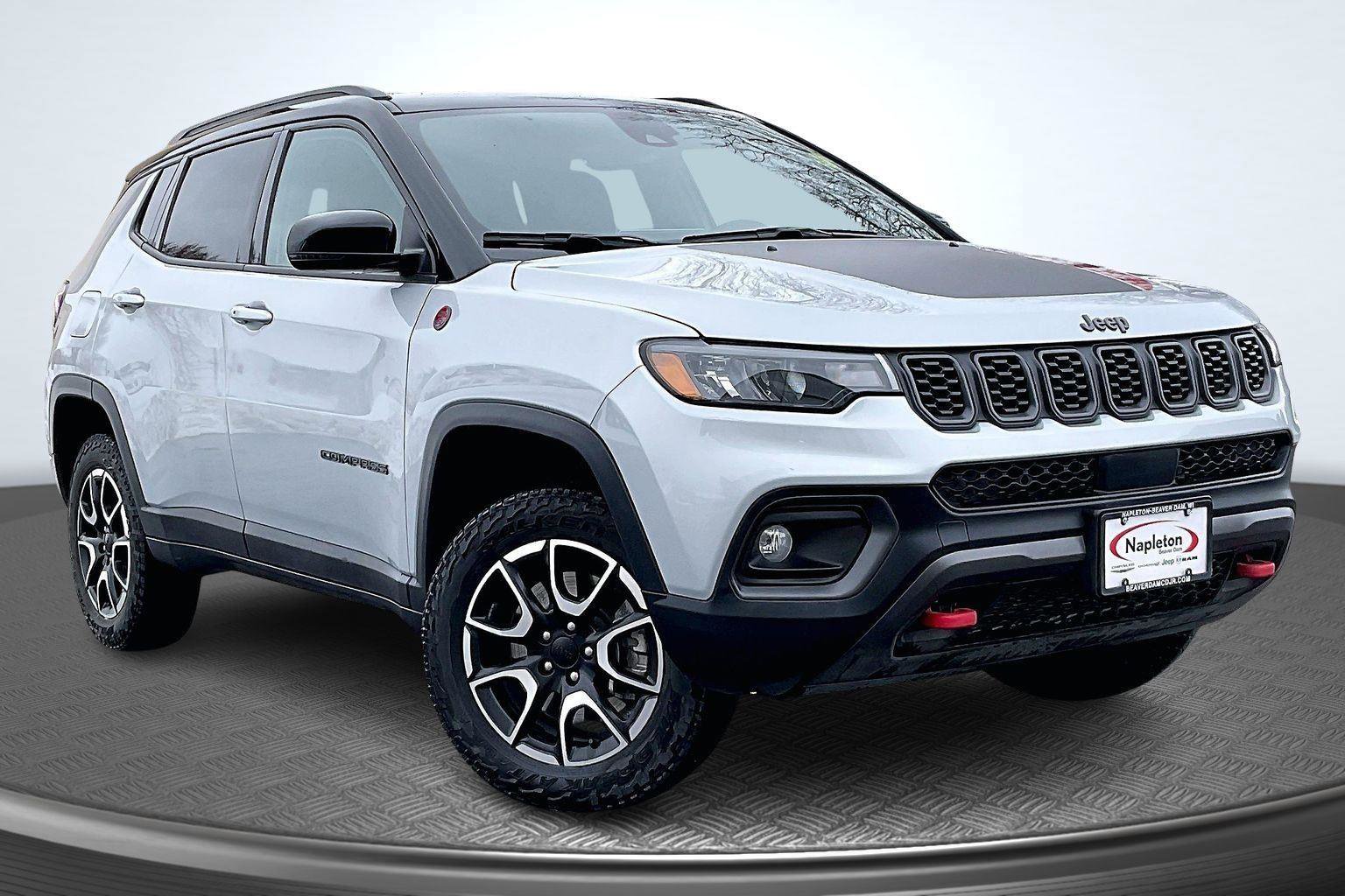 Used 2024 Jeep Compass Trailhawk image 13