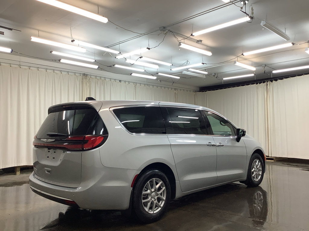 New 2026 Chrysler Pacifica Select FWD image 6