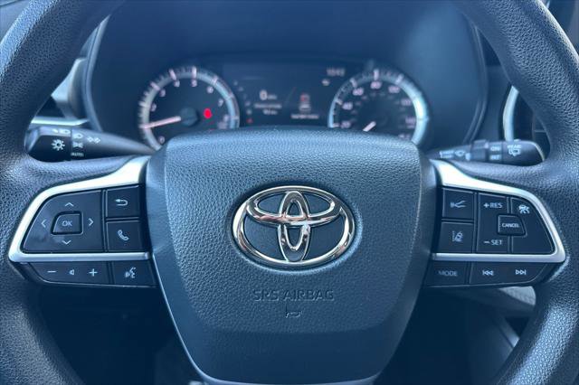 Certified 2023 Toyota Highlander L image 26