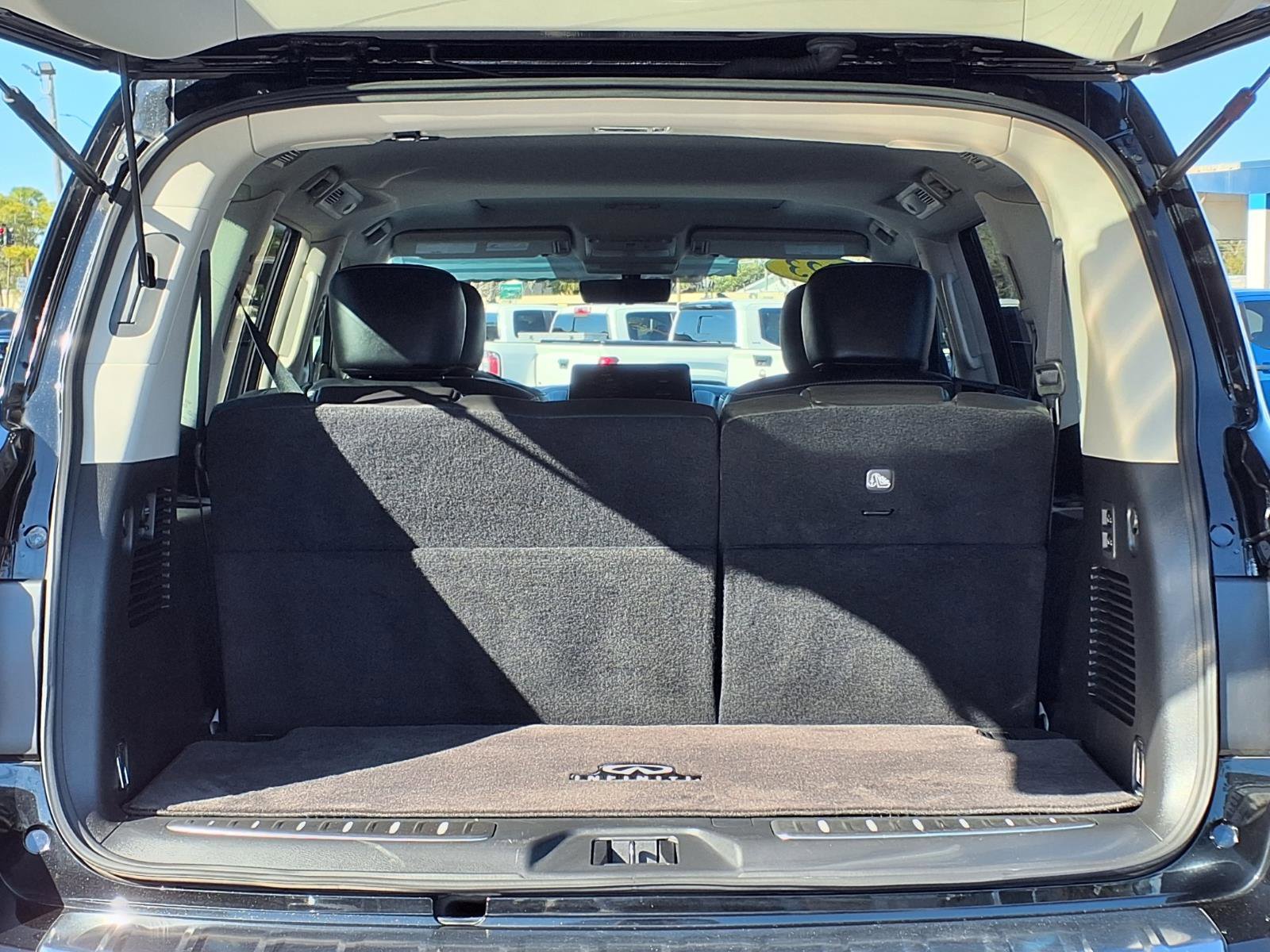 Used 2023 INFINITI QX80 Premium Select w/ All-Season Package image 6