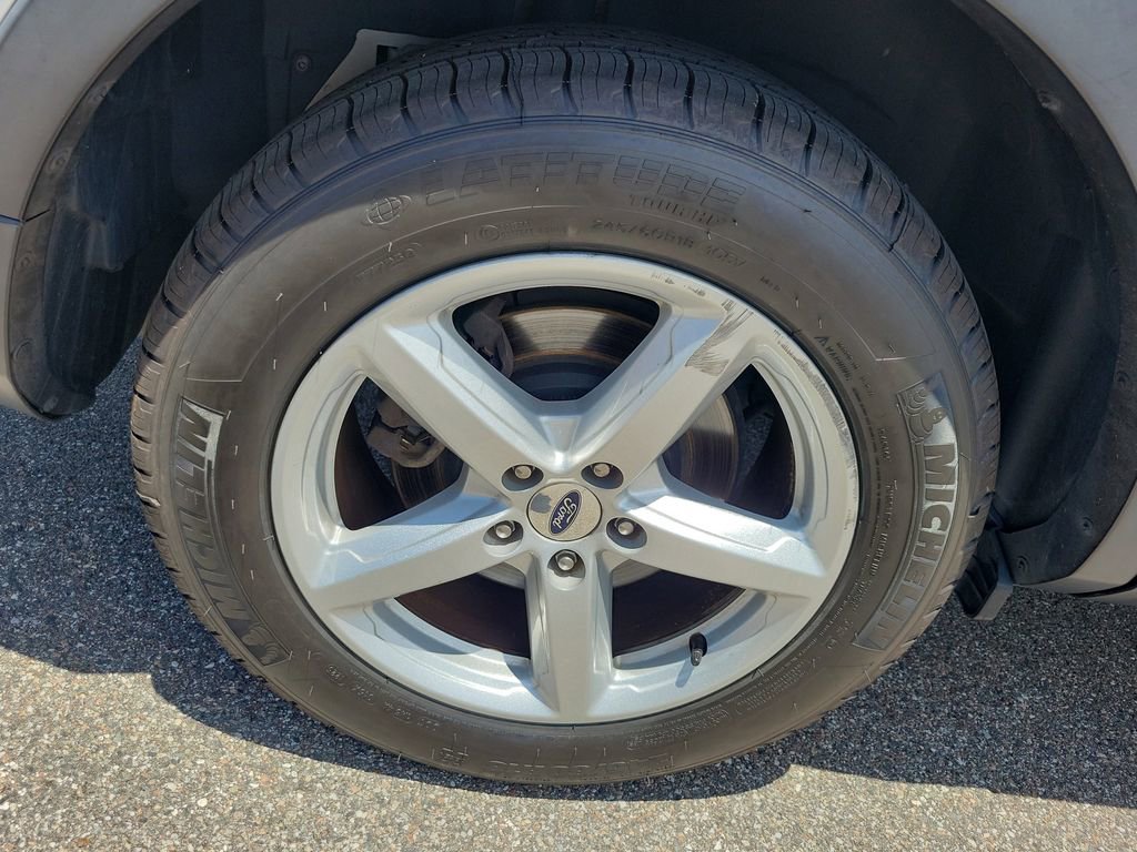 Used 2019 Ford Explorer XLT FWD image 6