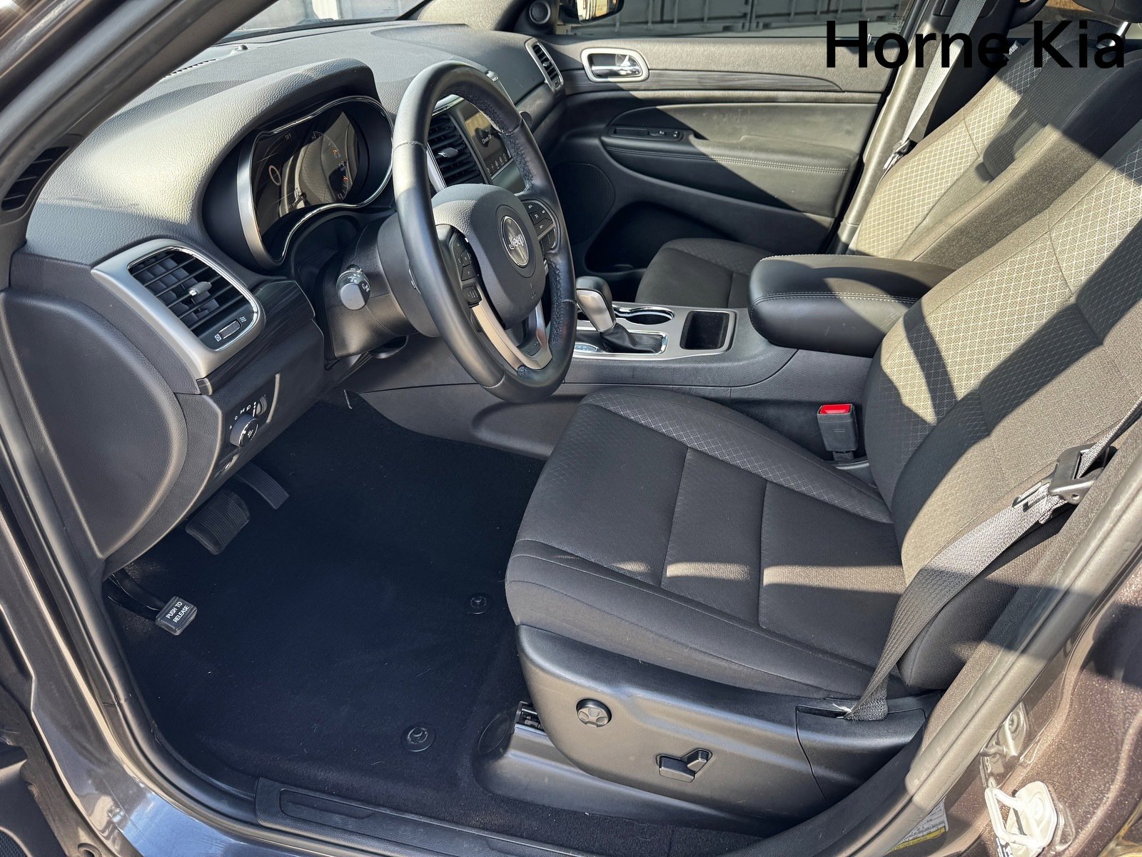 Used 2021 Jeep Grand Cherokee Laredo image 9