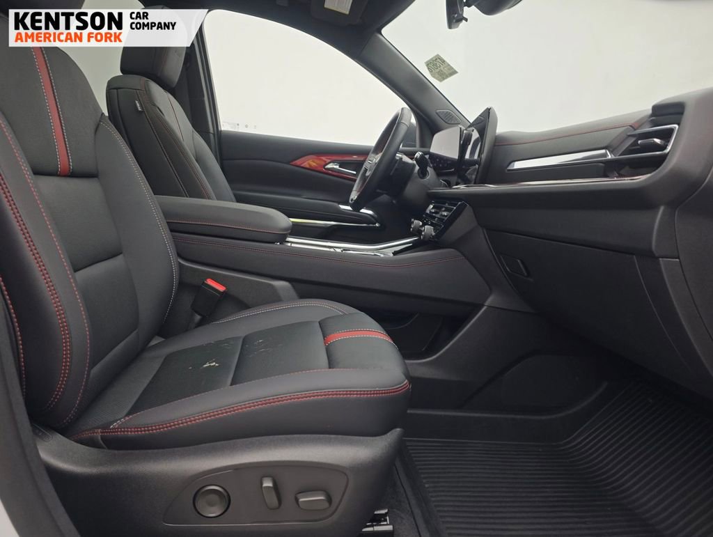 Used 2025 Chevrolet Traverse RS w/ LPO, Floor Liner Package image 8