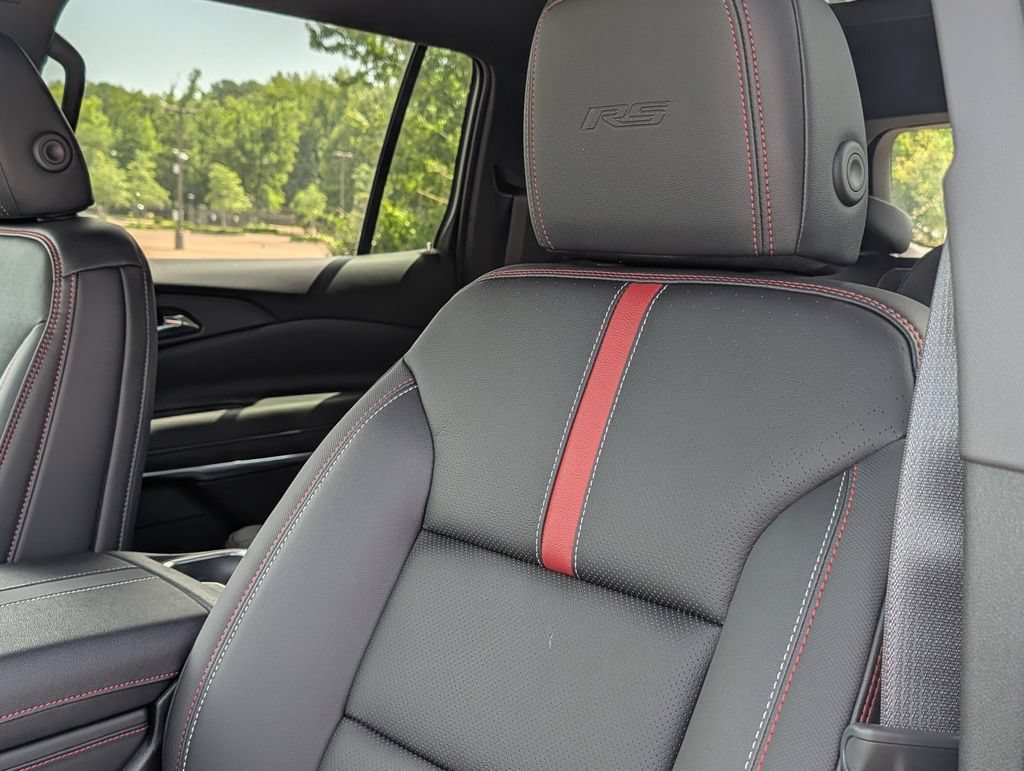 New 2026 Chevrolet Traverse RS w/ LPO, Floor Liner Package FWD image 19