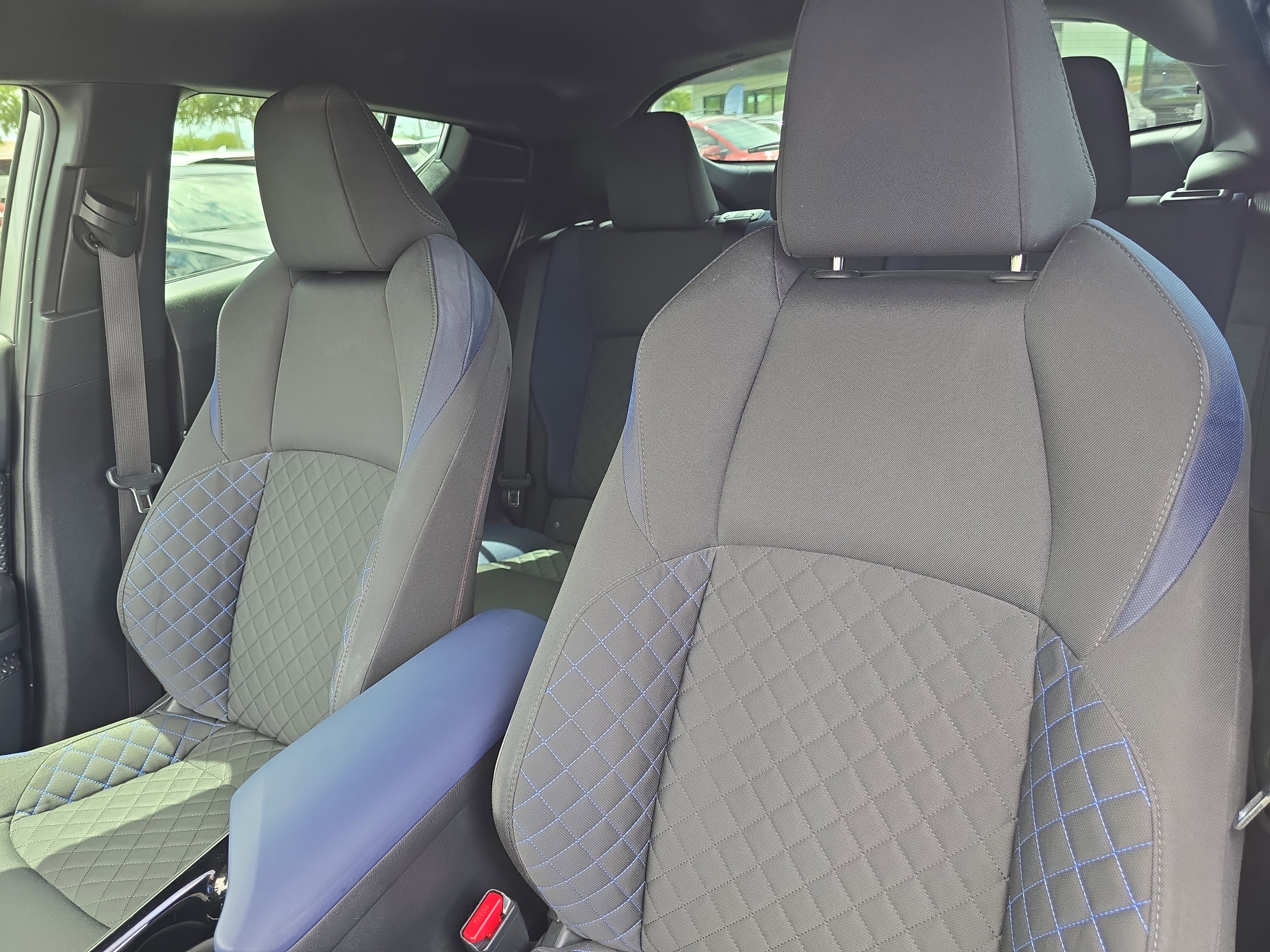 Used 2020 Toyota C-HR XLE FWD image 22