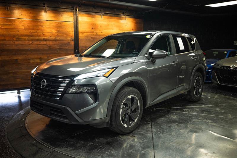 Used 2024 Nissan Rogue SV FWD image 2