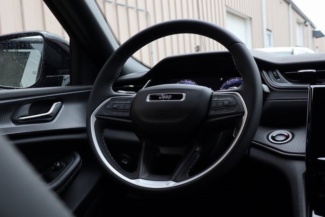 New 2025 Jeep Grand Cherokee Altitude image 40