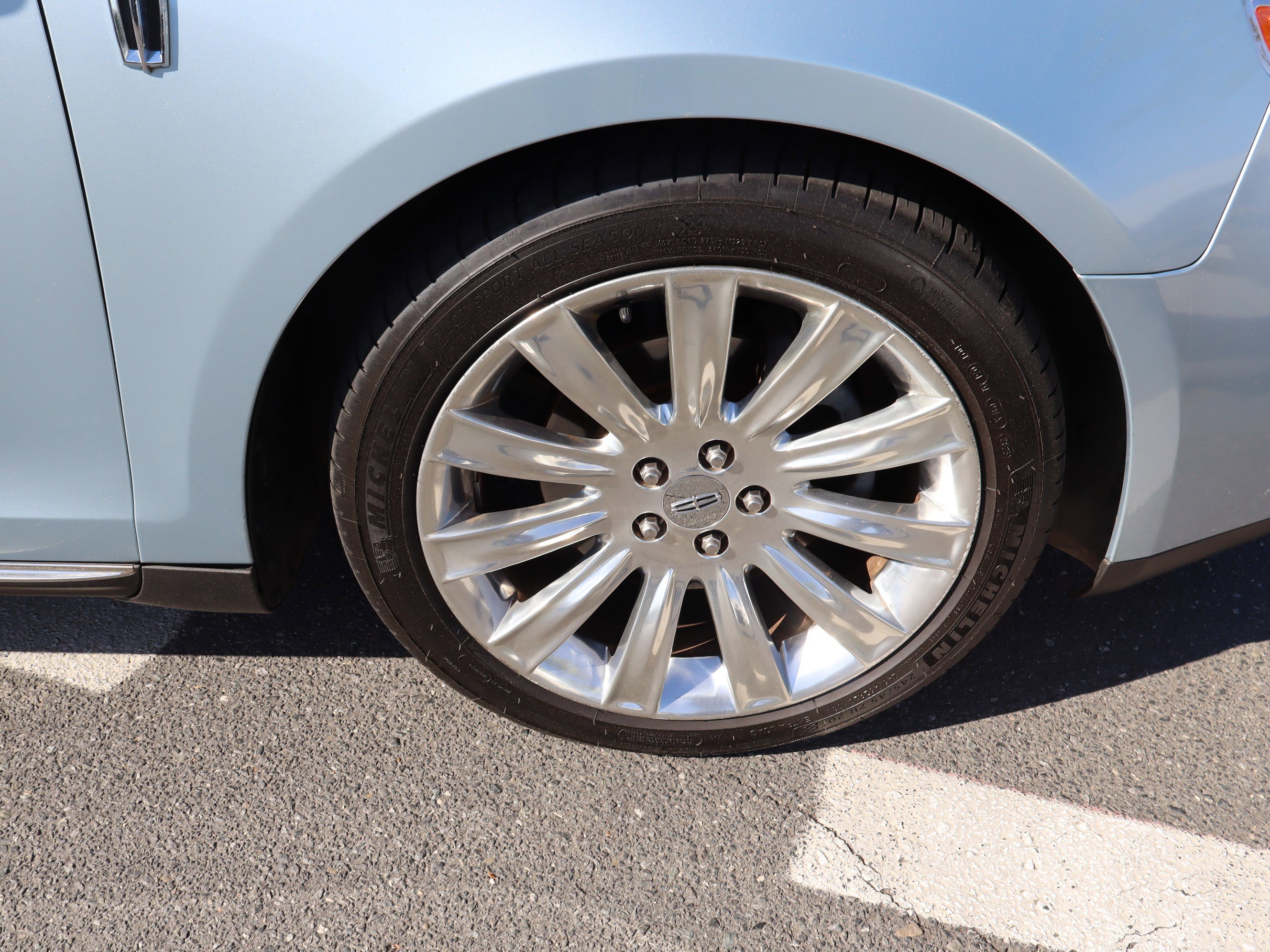 Used 2009 Lincoln MKS image 37