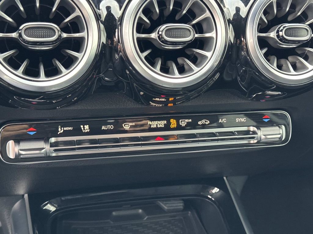 Used 2025 Mercedes-Benz GLB 250 4MATIC image 23