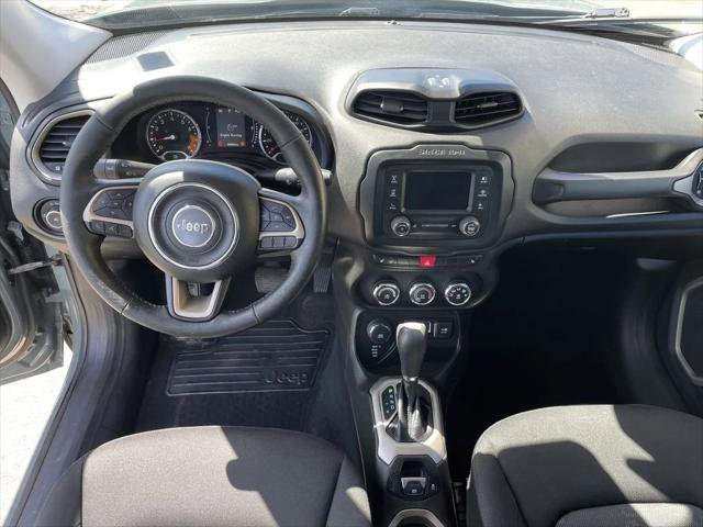 Used 2017 Jeep Renegade Latitude w/ Safety & Security Group (ALP) AWD/4WD image 15