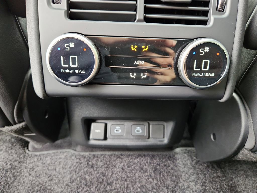 Certified 2025 Land Rover Discovery S AWD/4WD image 26