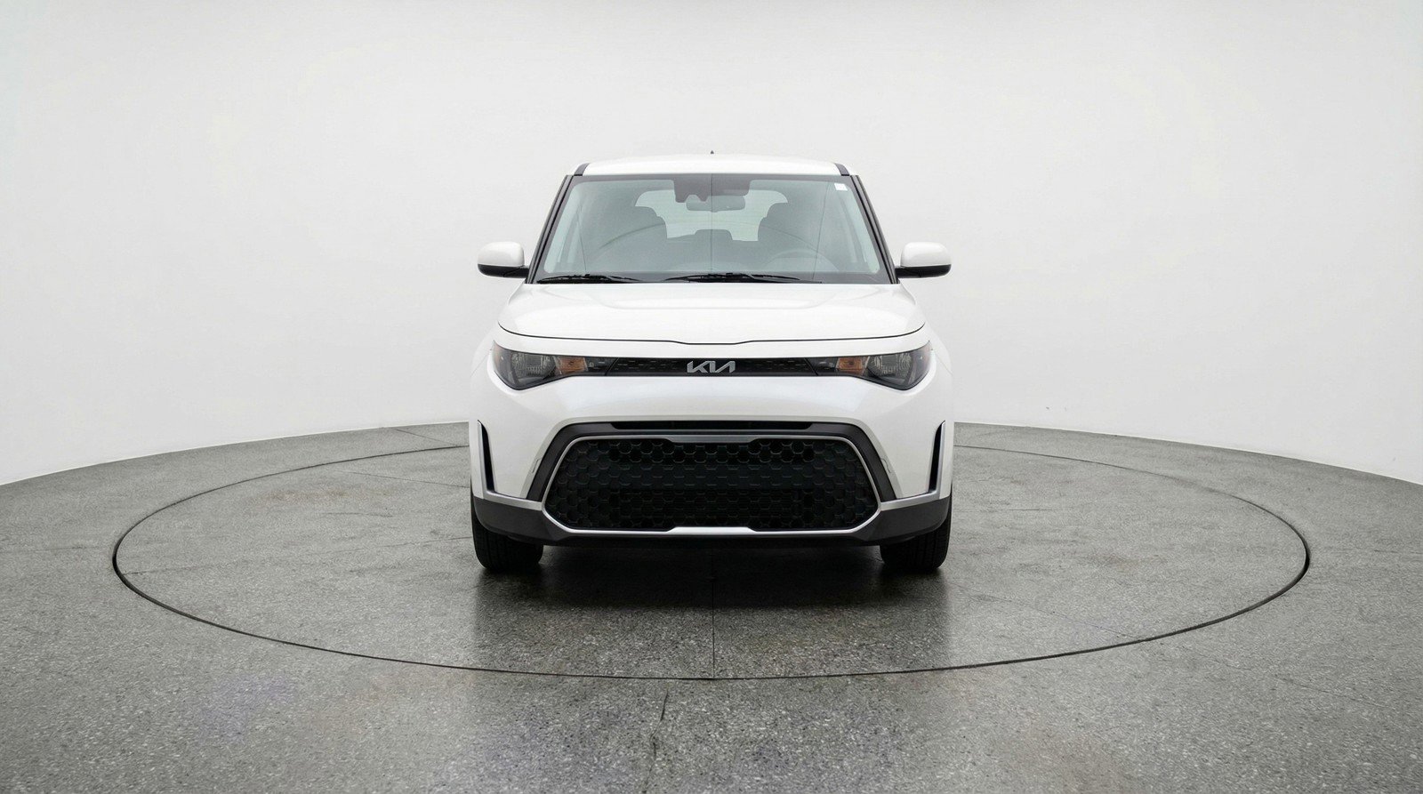 Used 2025 Kia Soul LX w/ LX Technology Package FWD image 2