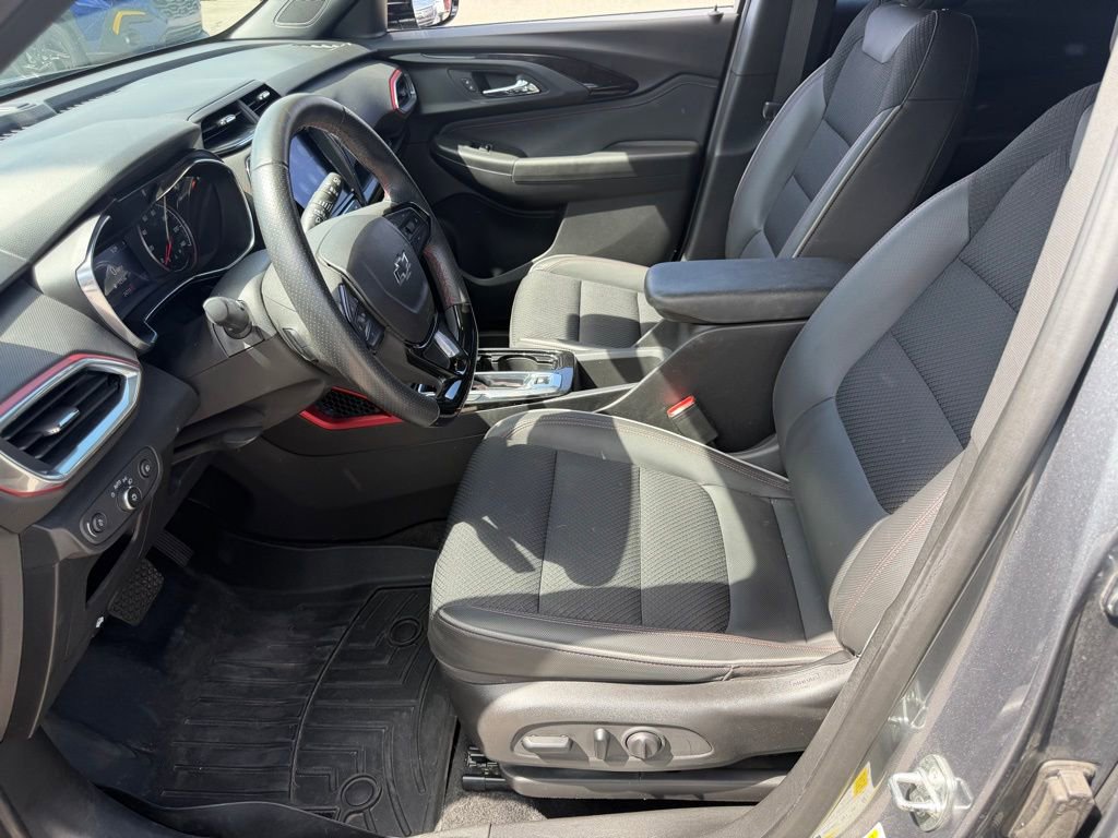 Used 2021 Chevrolet TrailBlazer RS w/ Technology Package FWD image 22