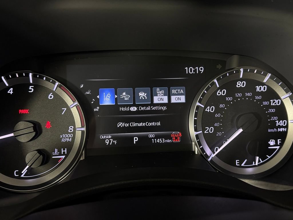 Used 2025 Toyota Highlander XLE FWD image 19