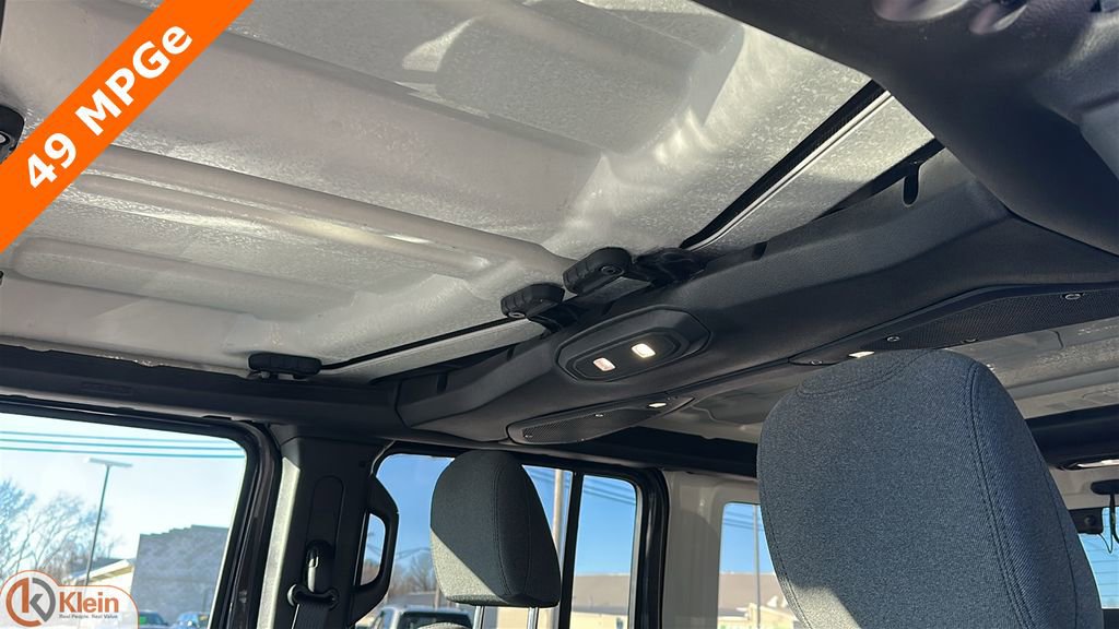 Used 2025 Jeep Wrangler Unlimited Sahara image 16