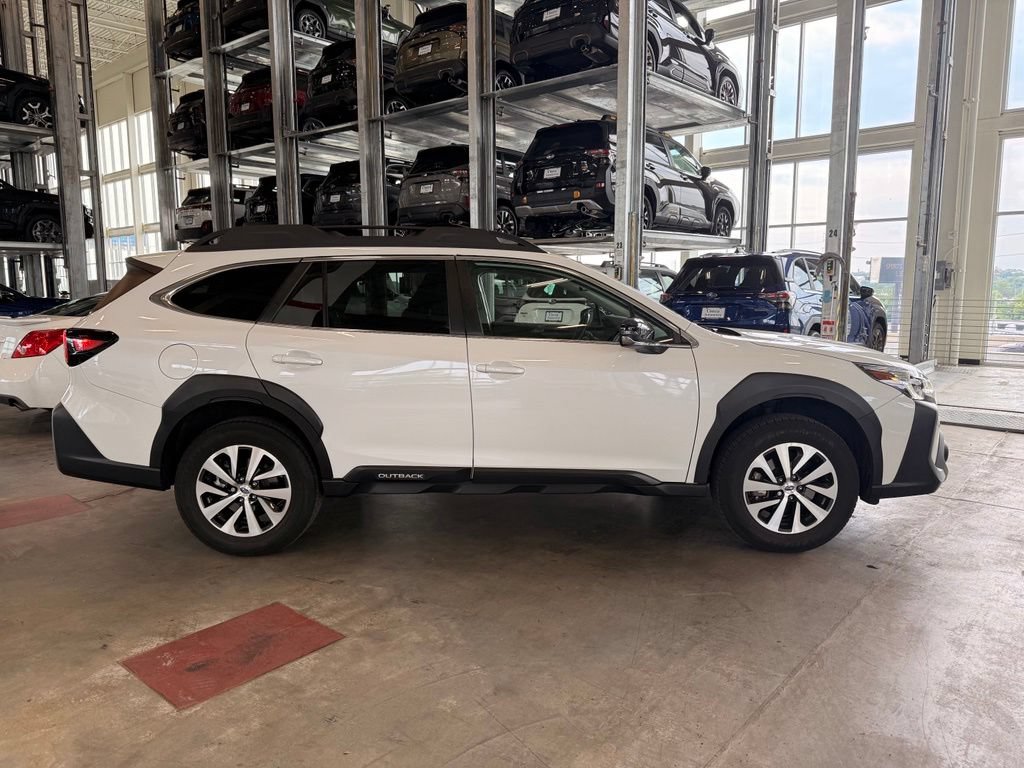 Used 2024 Subaru Outback Premium AWD/4WD image 2