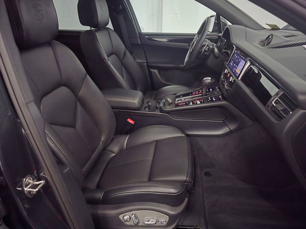 Certified 2025 Porsche Macan image 29