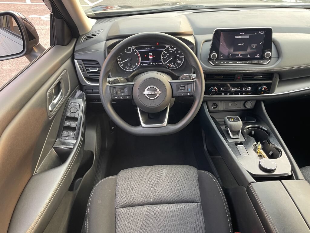 Used 2024 Nissan Rogue SV AWD/4WD image 2