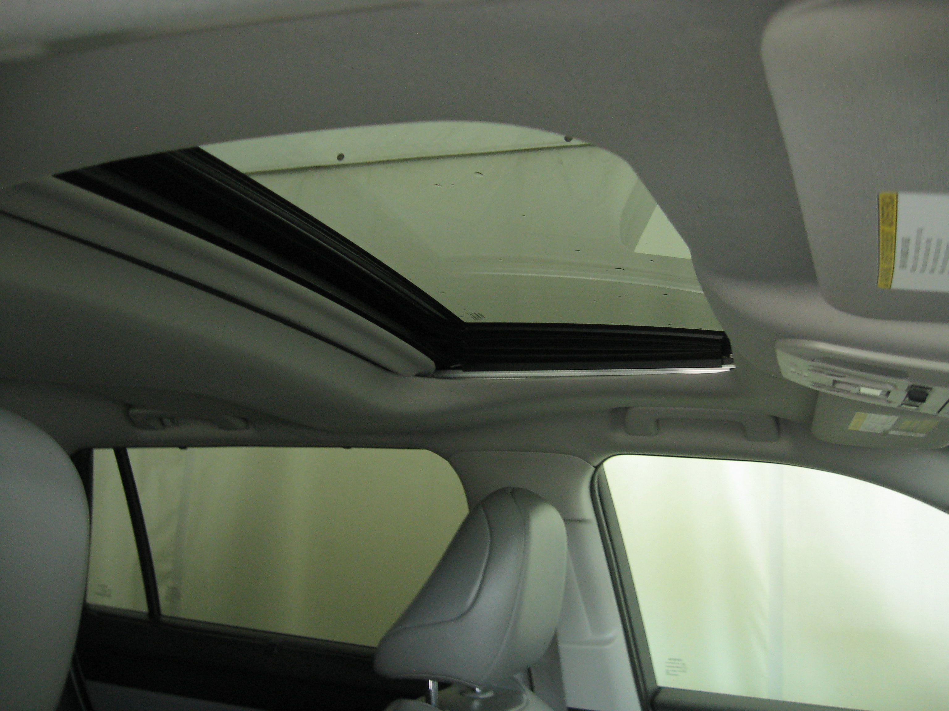 Used 2022 Toyota Highlander XLE image 3