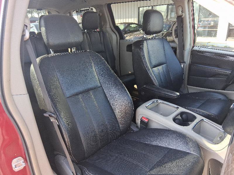 Used 2015 Chrysler Town & Country Touring-L w/ Driver Convenience Group image 20