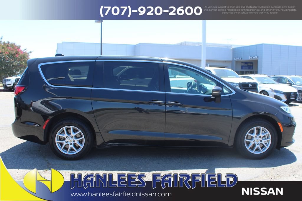 Used 2023 Chrysler Pacifica Touring-L FWD image 6