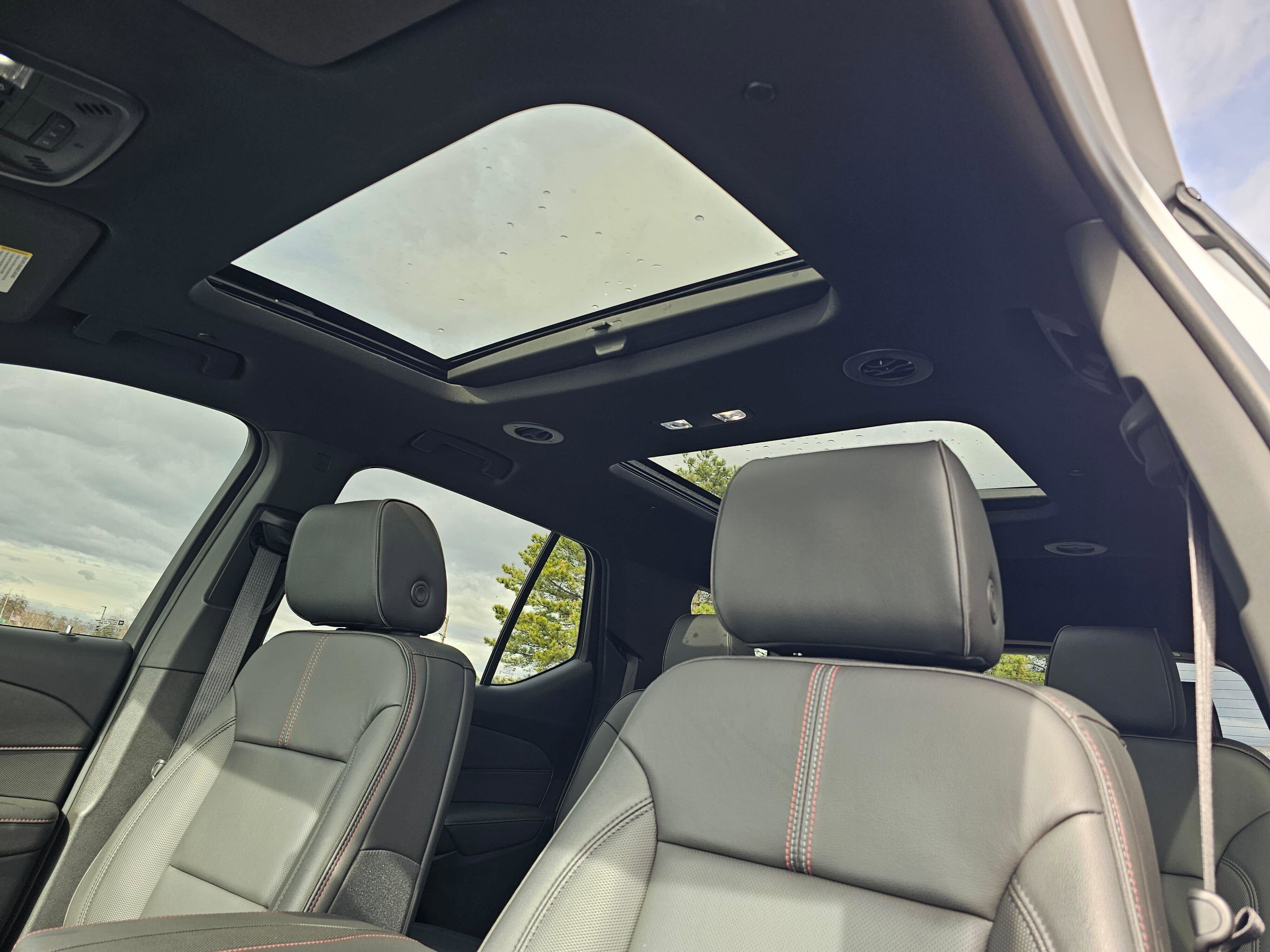 Used 2023 Chevrolet Traverse RS image 28