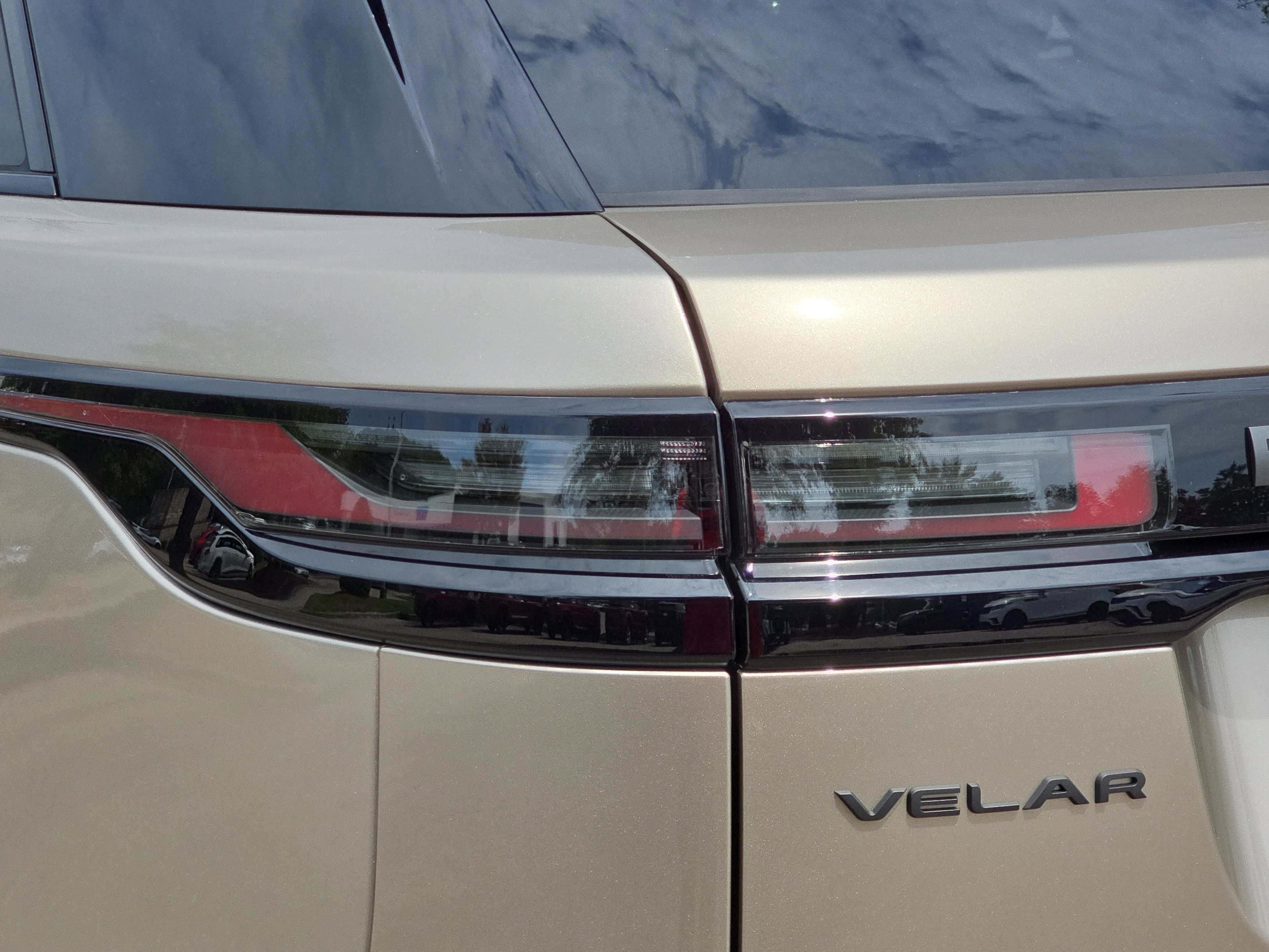 New 2026 Land Rover Range Rover Velar Dynamic SE image 35