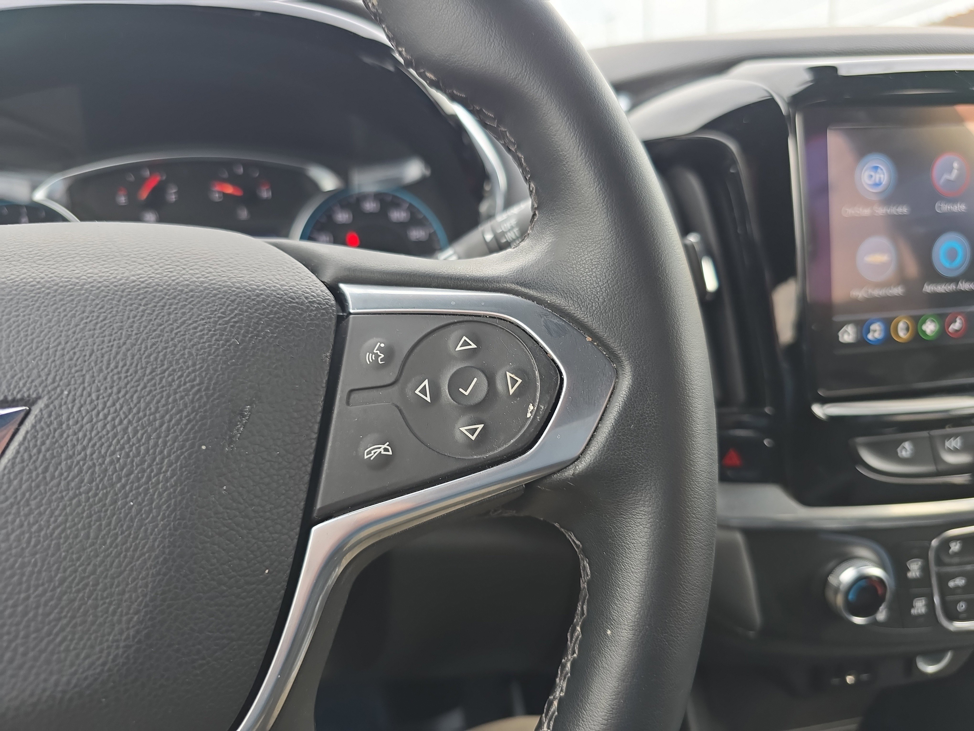 Used 2023 Chevrolet Traverse LT image 23