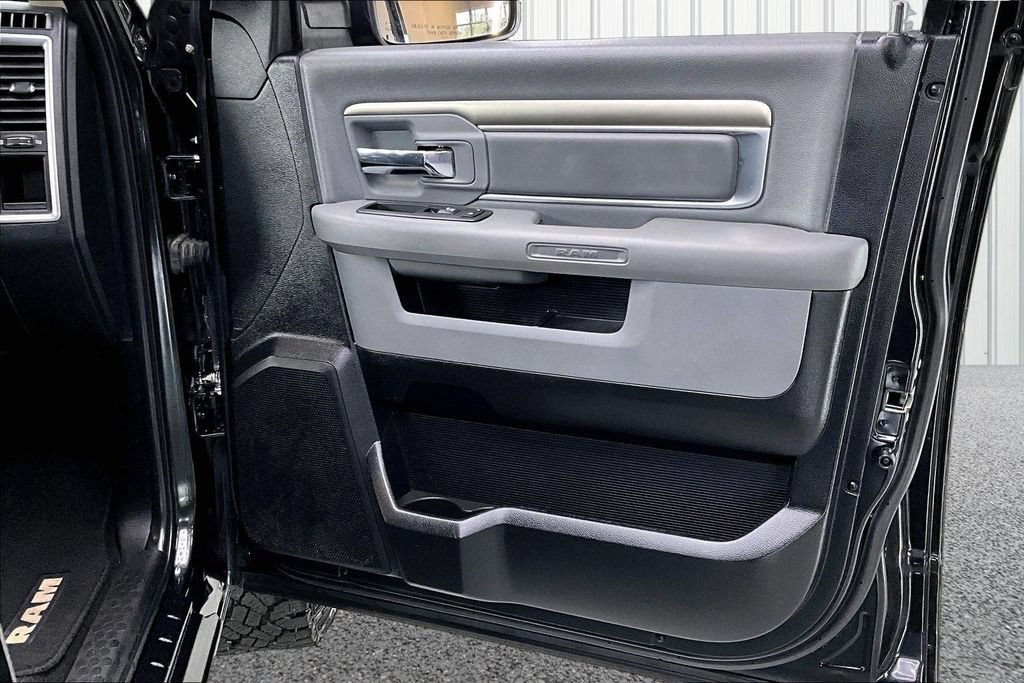 Used 2017 RAM 1500 Classic SLT AWD/4WD image 25