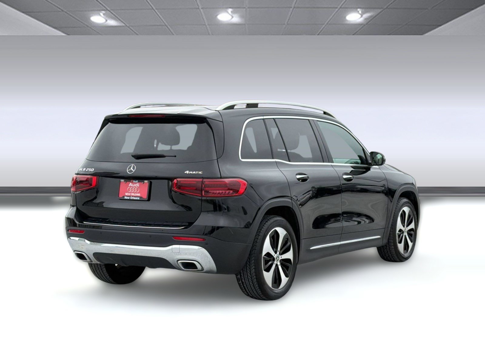 Used 2025 Mercedes-Benz GLB 250 4MATIC image 9