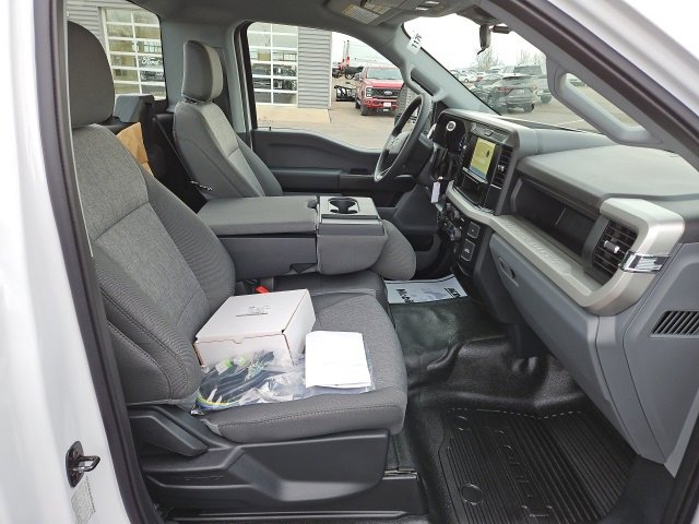 New 2025 Ford F550 4x4 Regular Cab Super Duty image 9