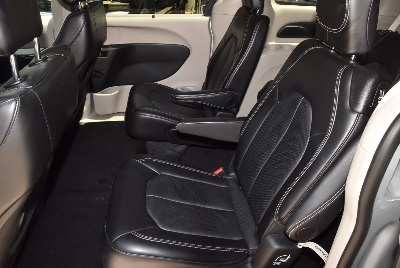 Used 2024 Chrysler Pacifica Touring-L FWD image 14