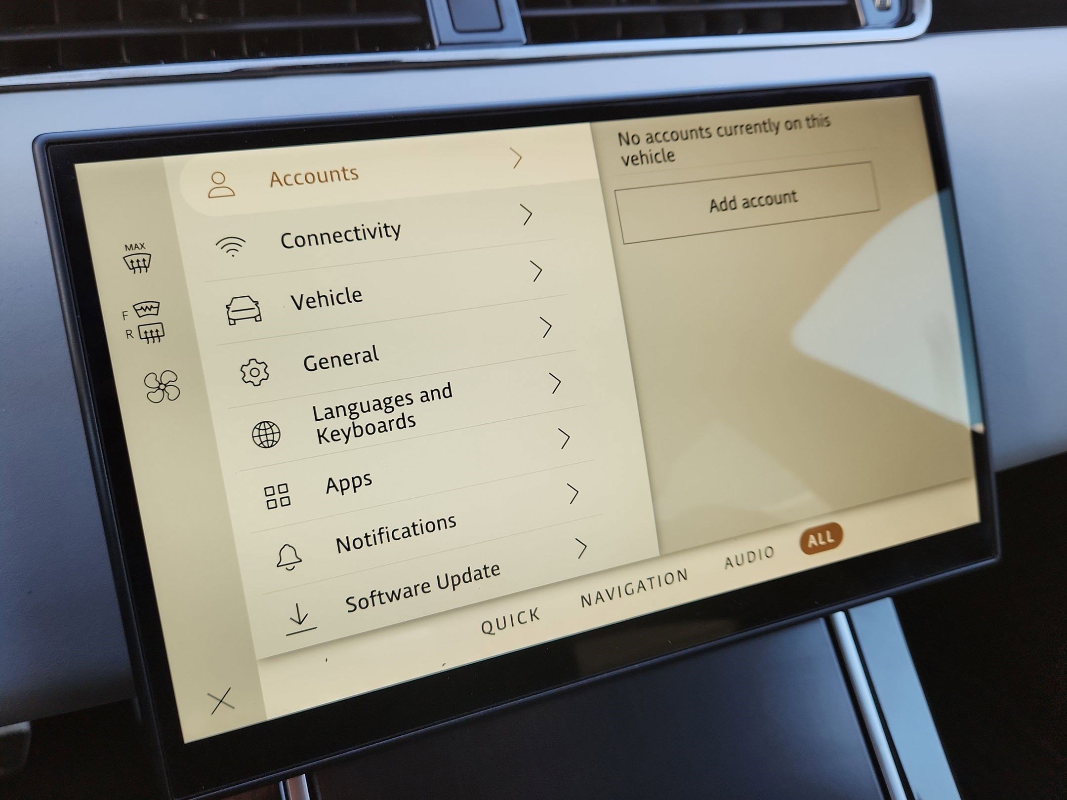 Certified 2026 Land Rover Range Rover Evoque Dynamic SE image 27