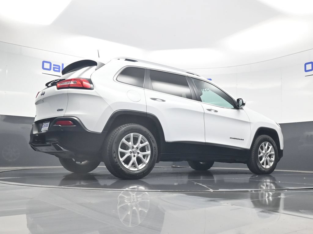 Used 2018 Jeep Cherokee Latitude Plus w/ Cold Weather Group AWD/4WD image 43